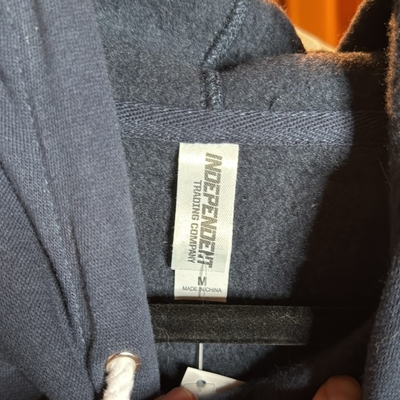 Independent Trdg Co Lucky Dog Volleyball Wild Soul Flower Blue Hoodie Sz Medium - Picture 5 of 8